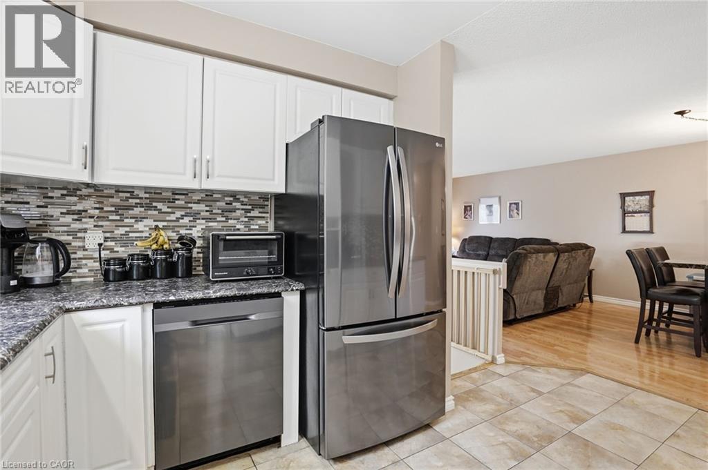 593 GREY Street - 13