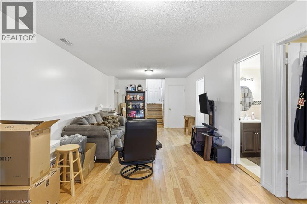 593 GREY Street - 27