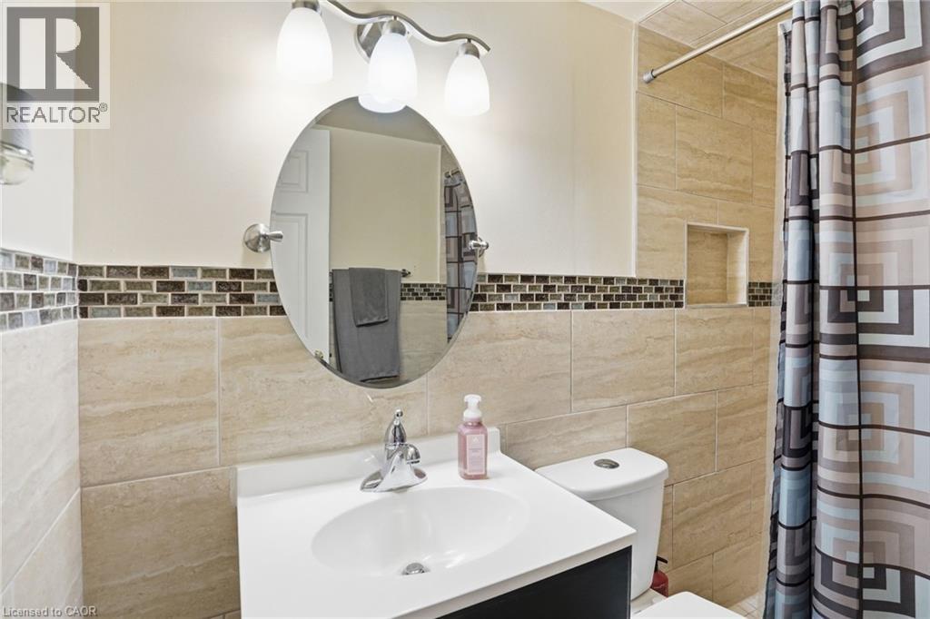 593 GREY Street - 35