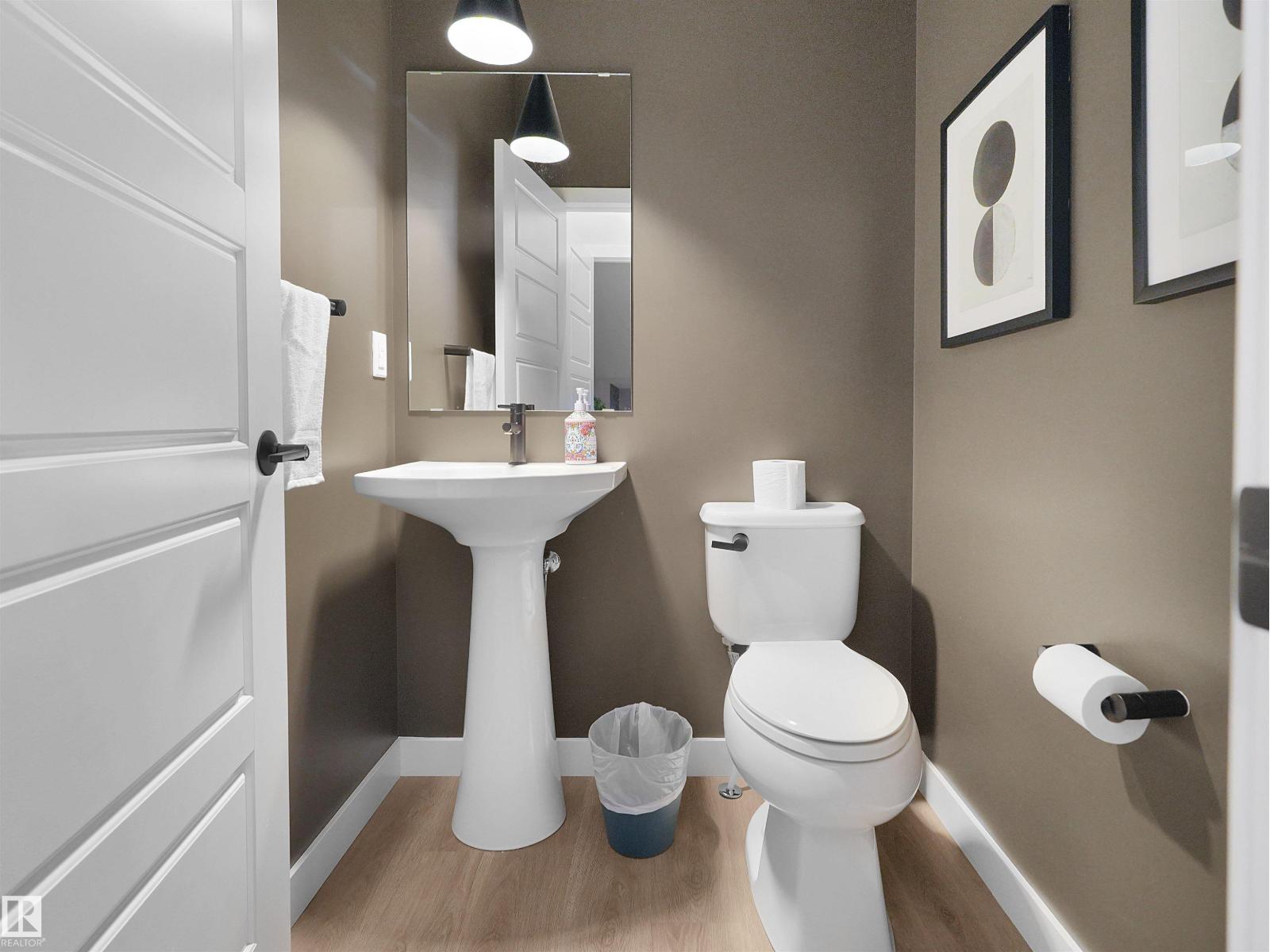 9307 226 ST NW - 11
