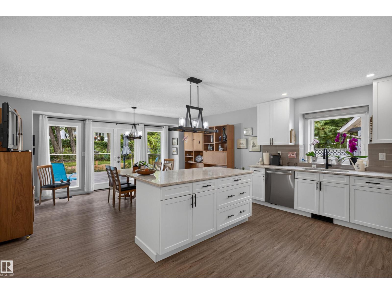 3 HICKORY CR, Heritage Hills, Sherwood Park photo 2