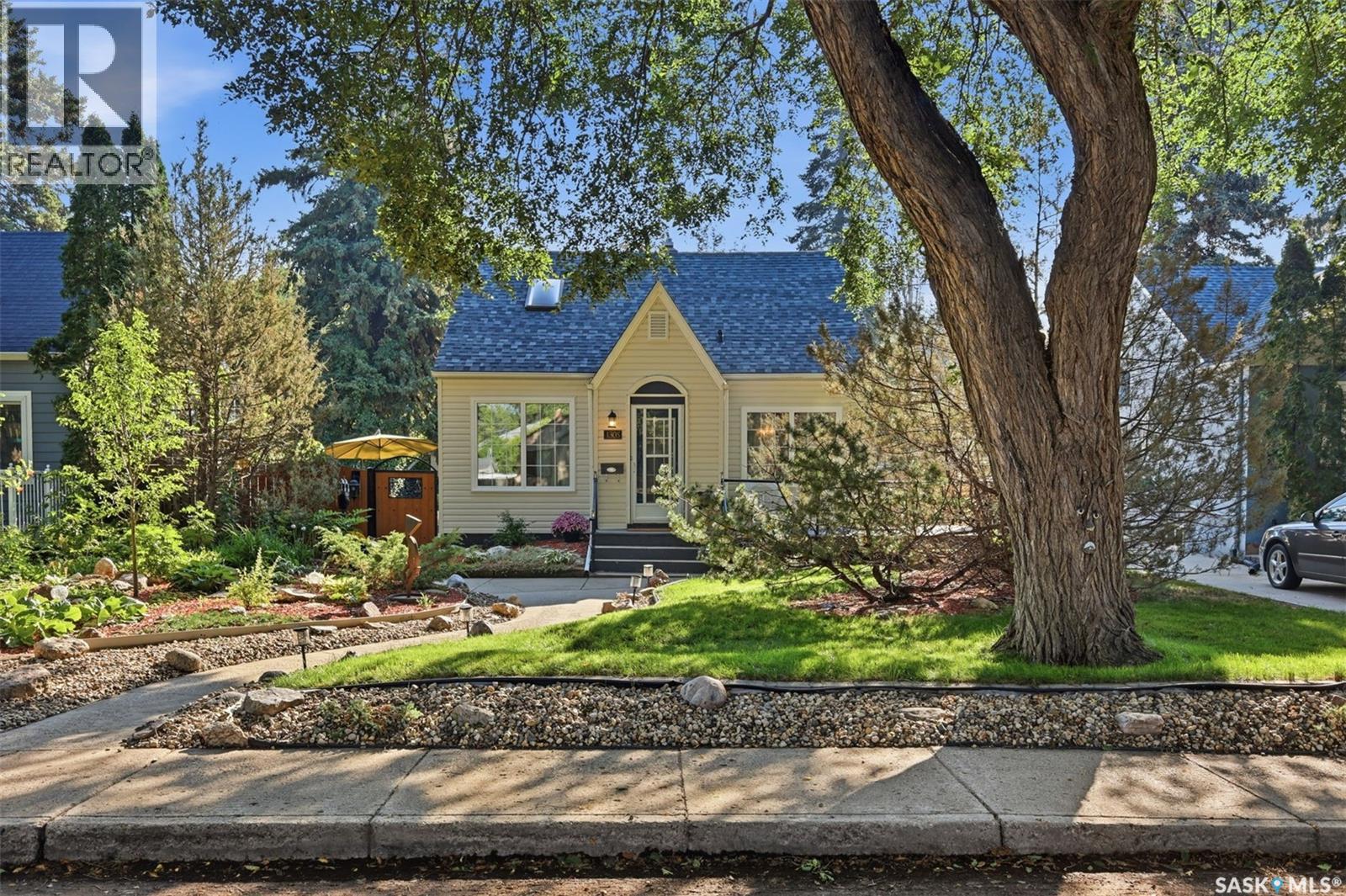 1305 Cairns AVENUE