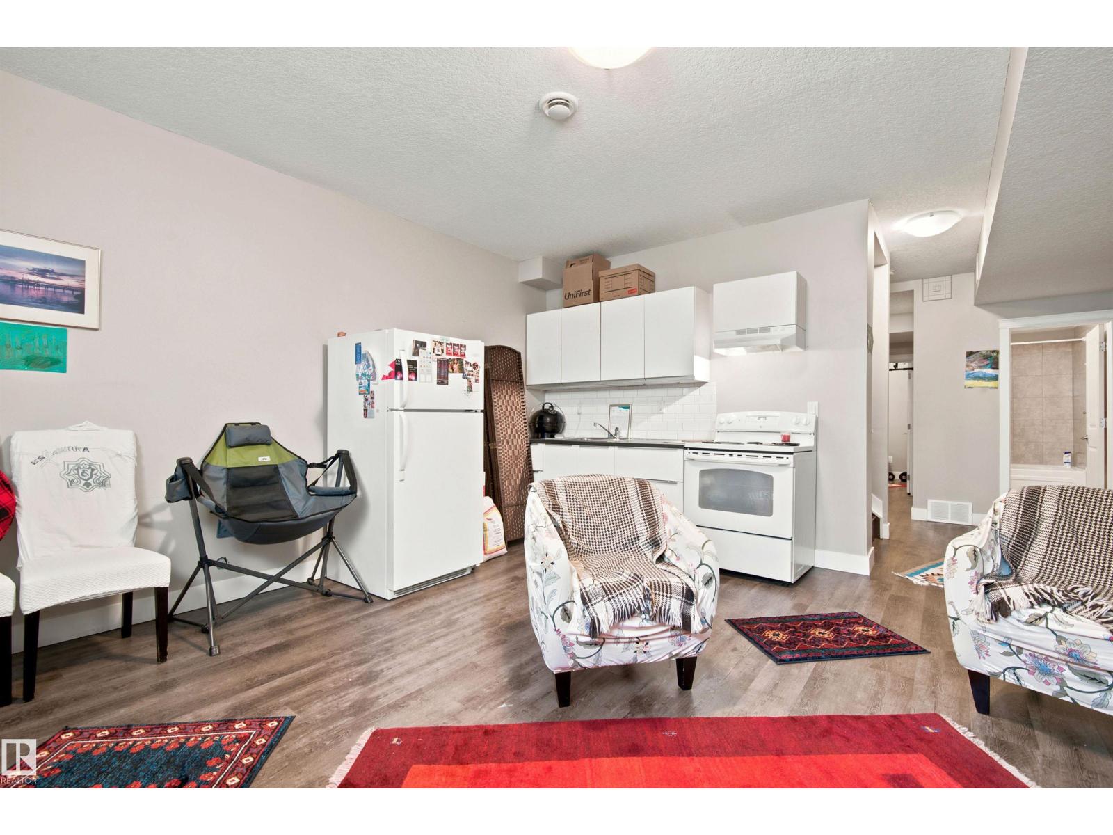 10833 63 AV NW - 22
