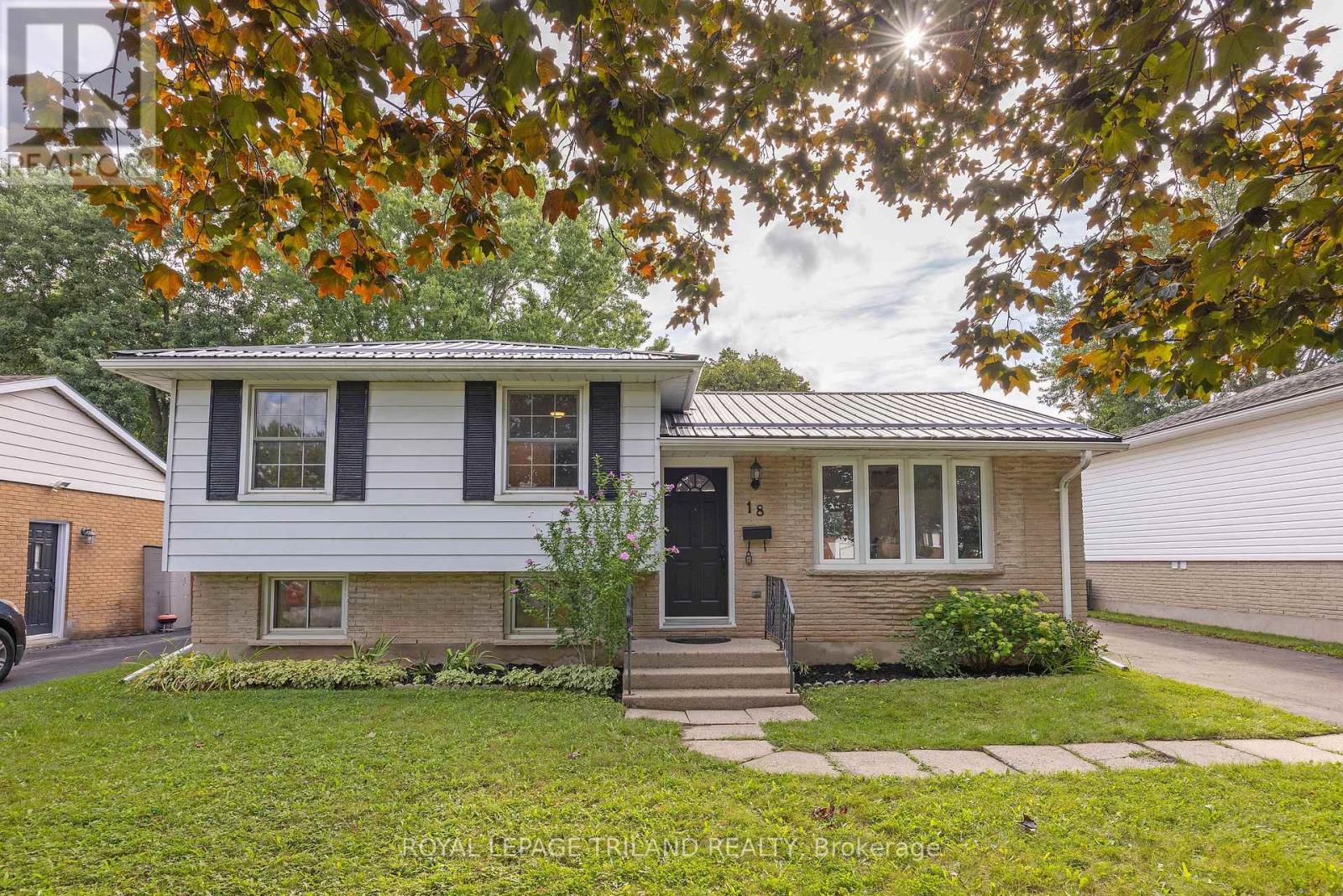 18 LAURIER ROAD - 1