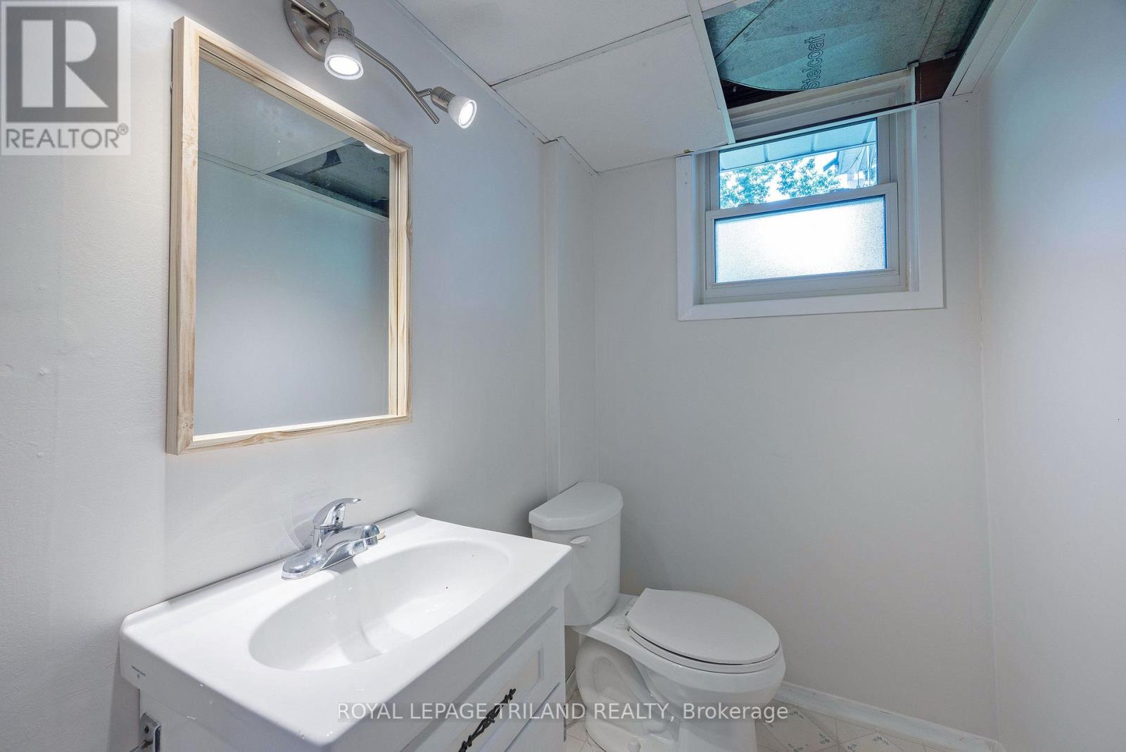 18 LAURIER ROAD - Image 29