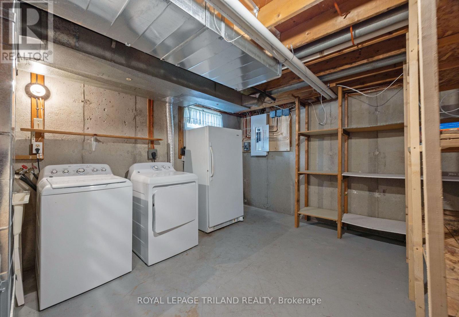 18 LAURIER ROAD - 32