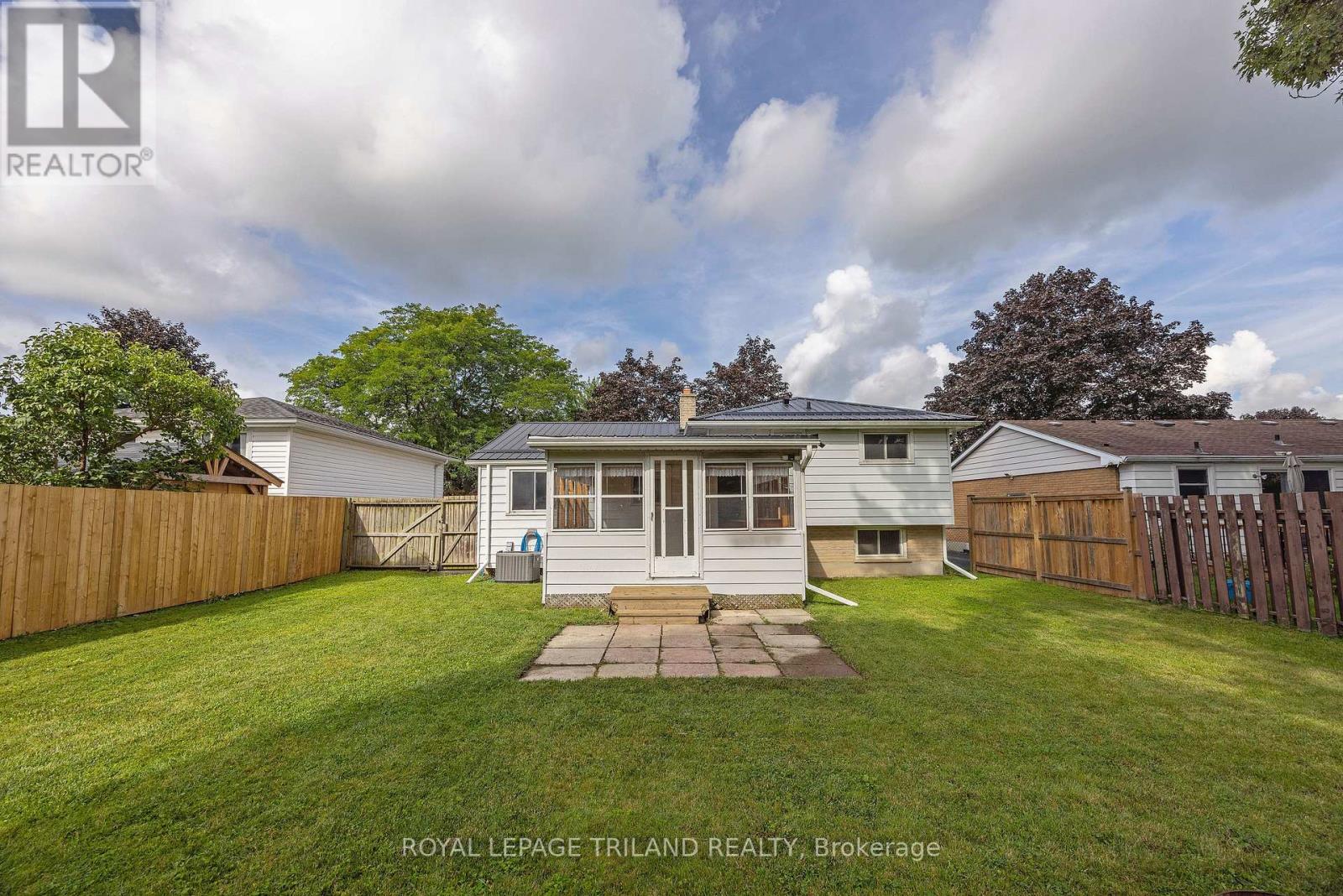 18 LAURIER ROAD - Image 36