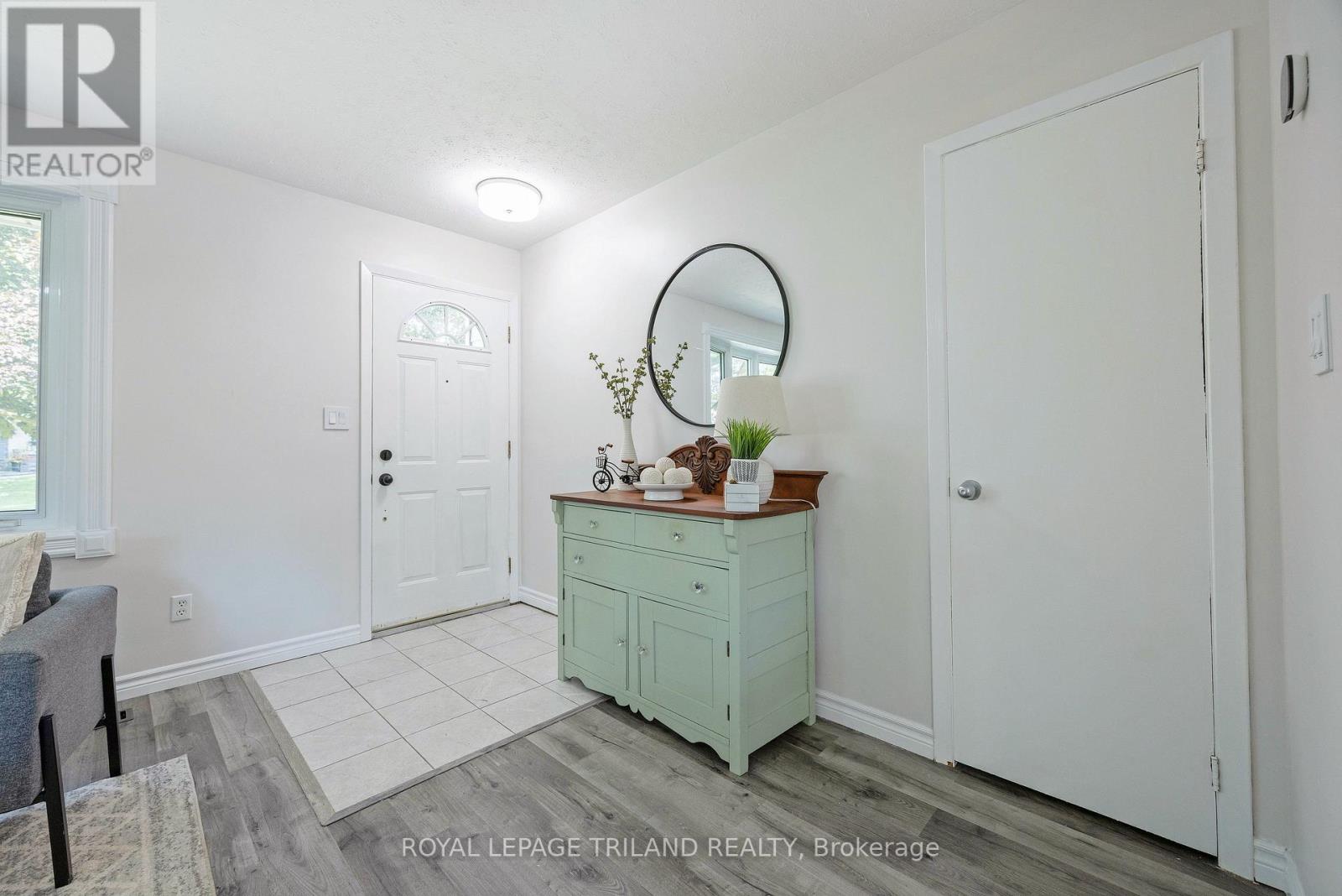 18 LAURIER ROAD - 6