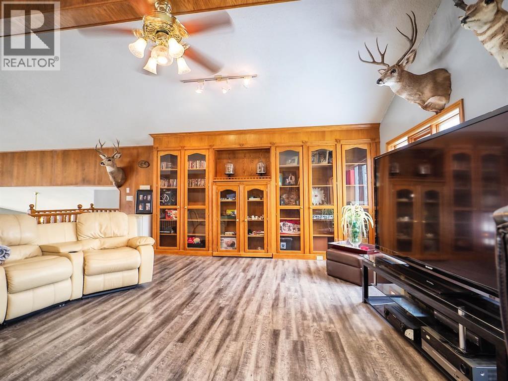 Listing photo – 311037 Range Road 220, Rural Kneehill County