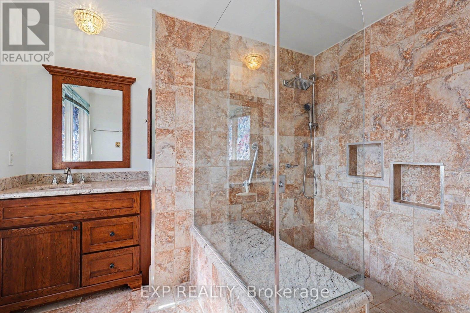 105 COUNTRY CLUB DRIVE - Image 22