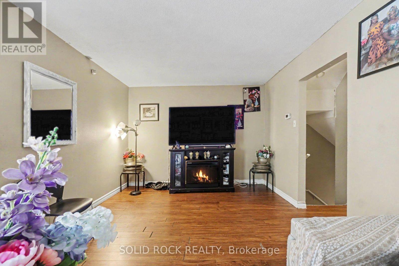 #71 1735 MEADOWBROOK ROAD - 11