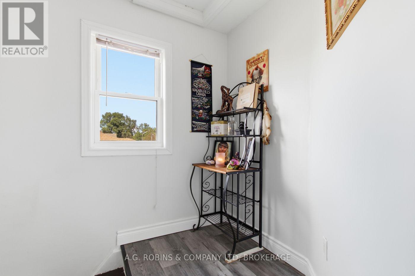 54 CLIFFORD AVENUE - 24