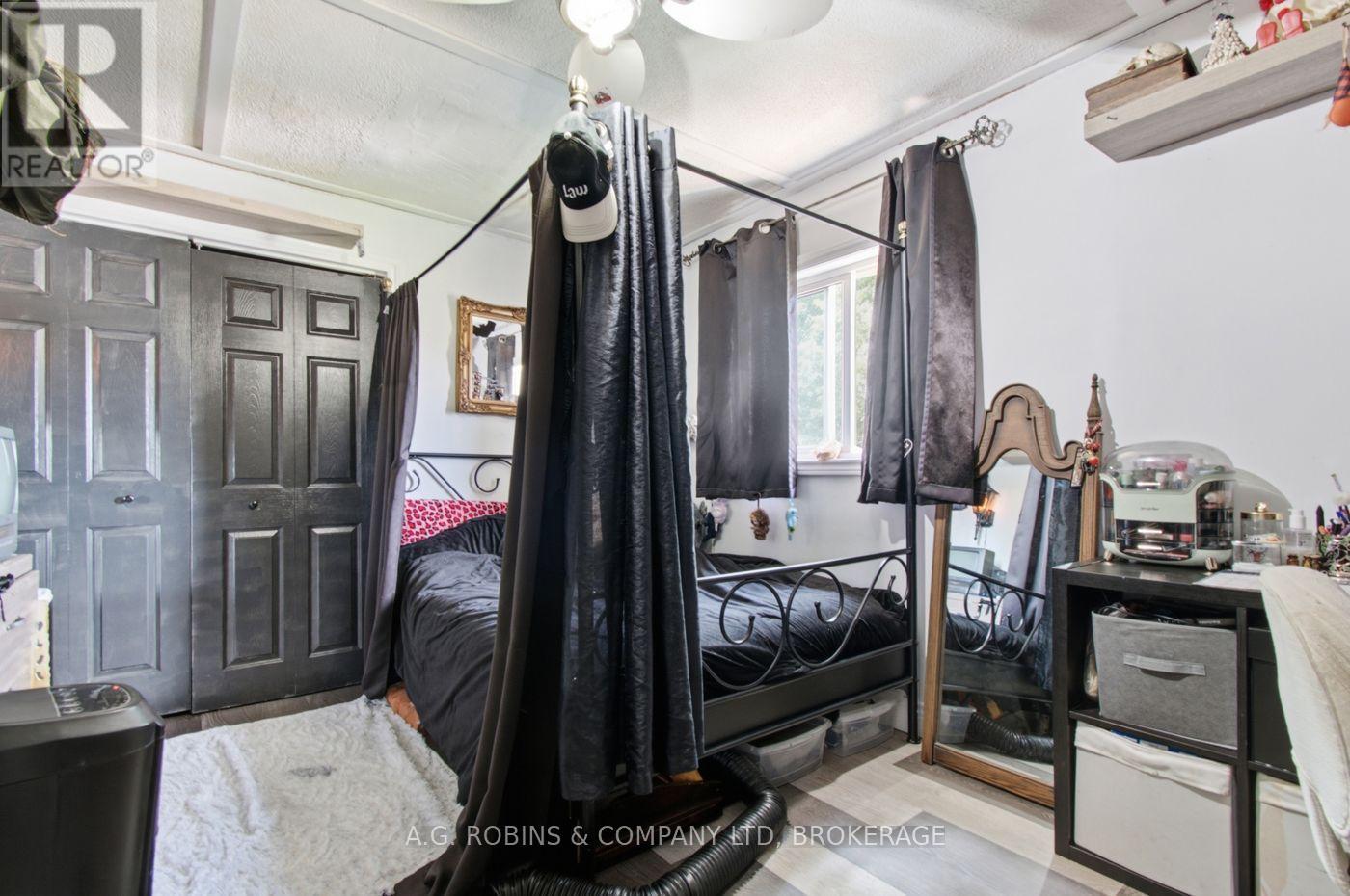 54 CLIFFORD AVENUE - Image 26