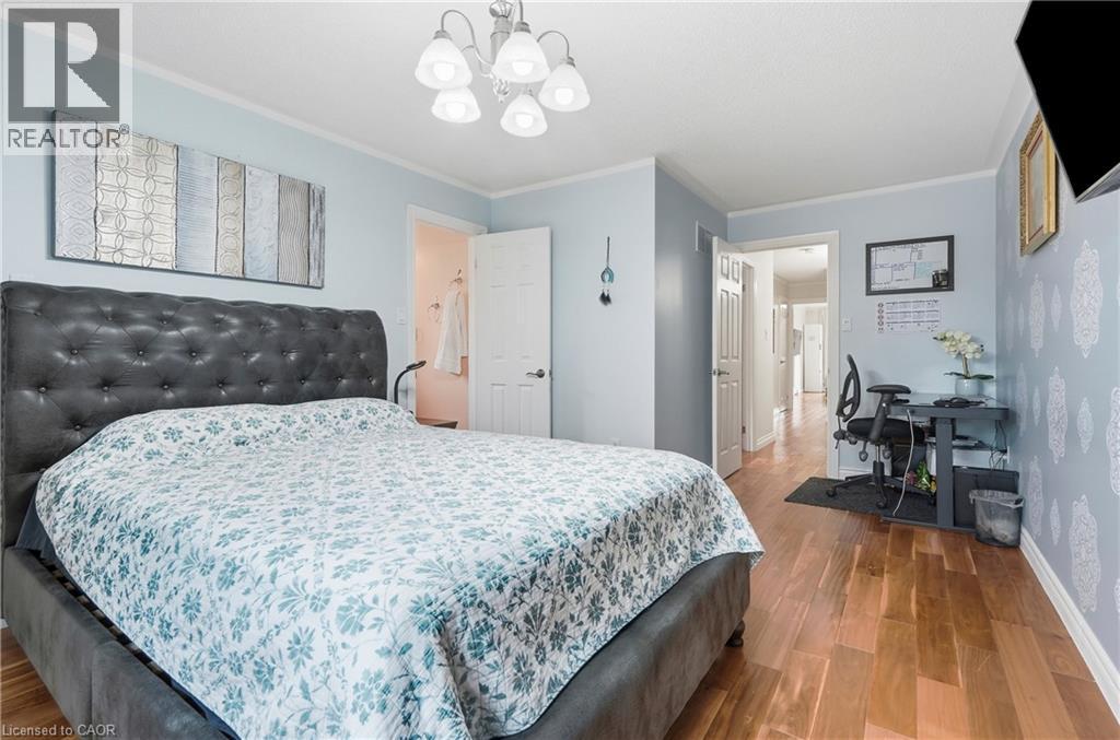11 WAKEFIELD Lane - 16