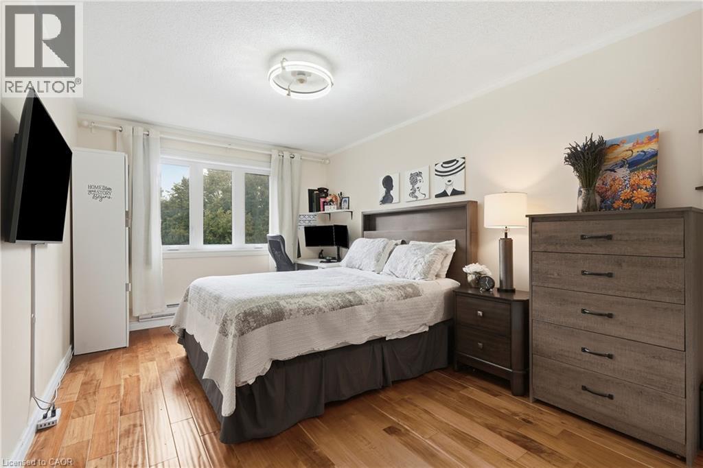 11 WAKEFIELD Lane - 18