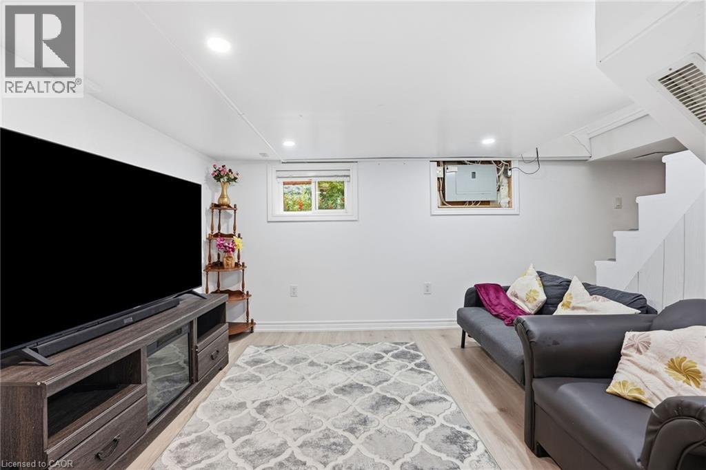127 PARK Row N - Image 17