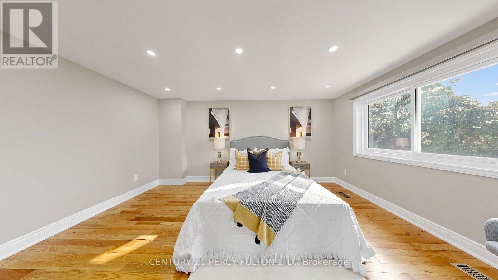 70 KNIGHTSBRIDGE WAY - 21
