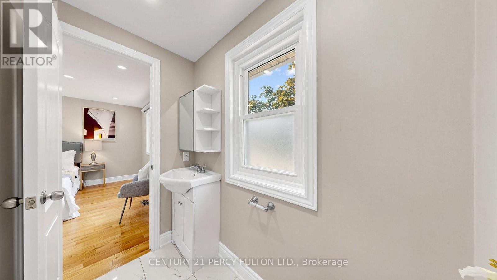 70 KNIGHTSBRIDGE WAY - 25