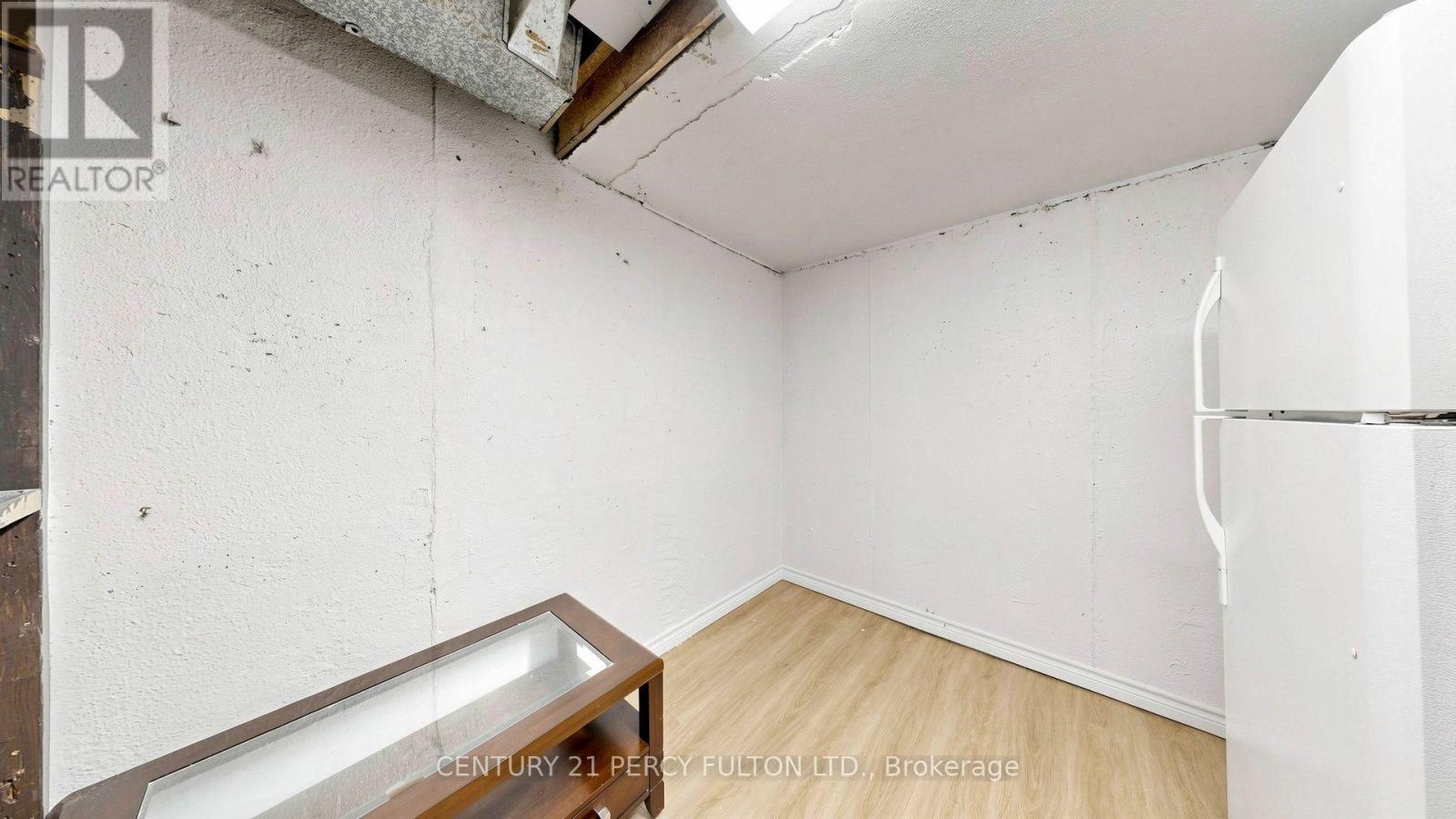 70 KNIGHTSBRIDGE WAY - 45