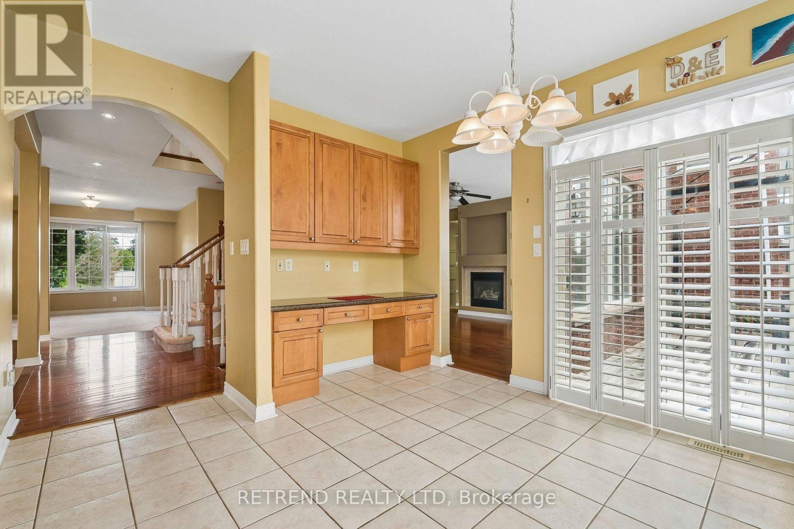 36 SANDRINGHAM DRIVE - 11