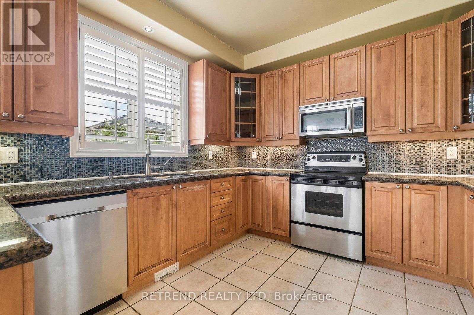 36 SANDRINGHAM DRIVE - Image 12