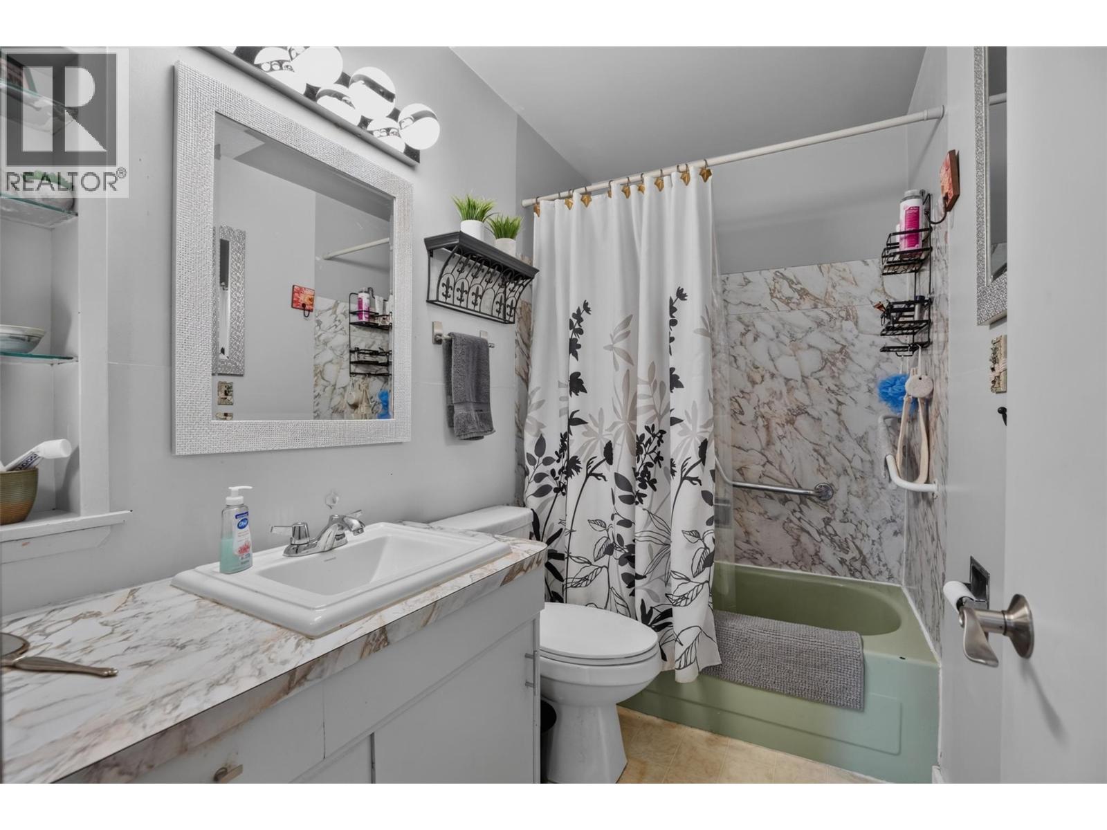 3955 Woodland Drive - Image 25