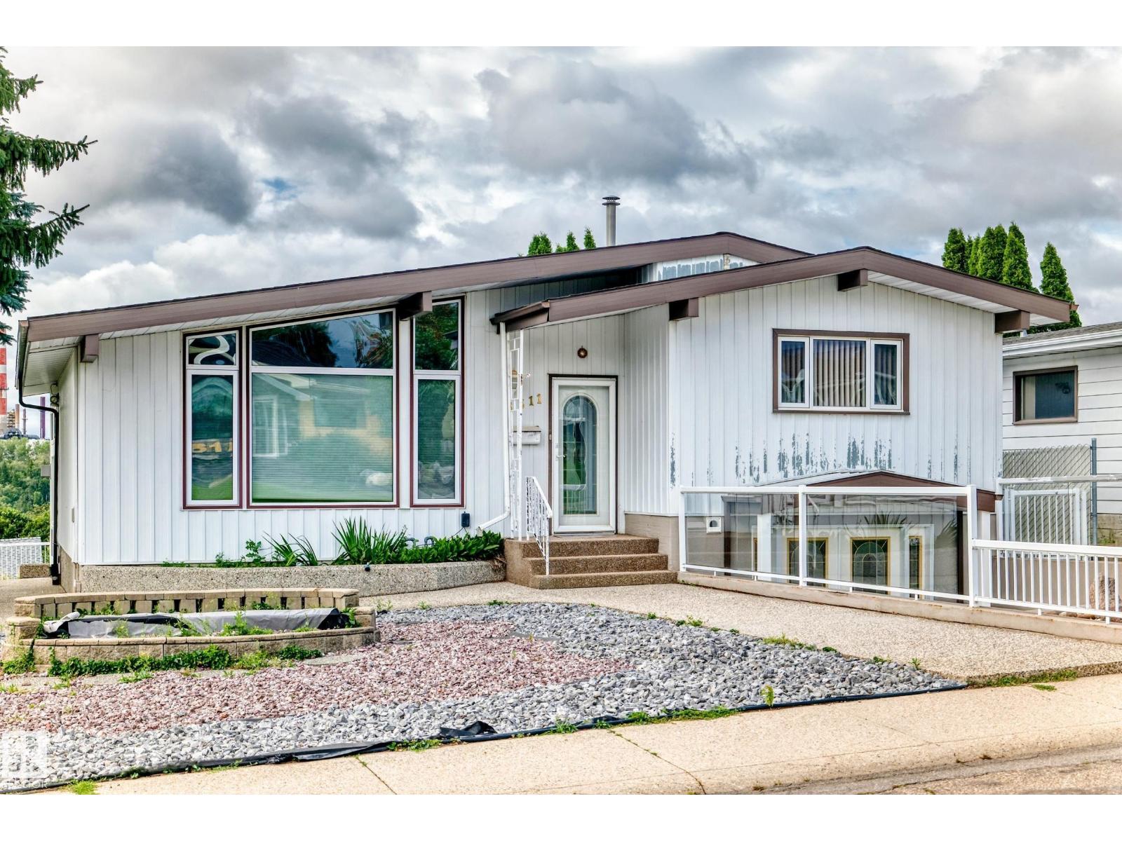 3311 104 AV NW, Rundle Heights, Edmonton photo 1