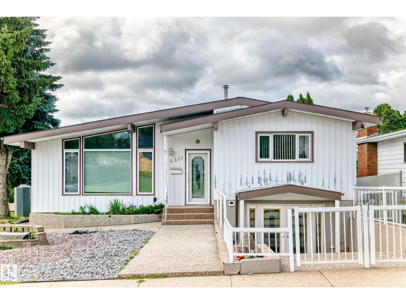 3311 104 AV NW, Rundle Heights, Edmonton photo 2