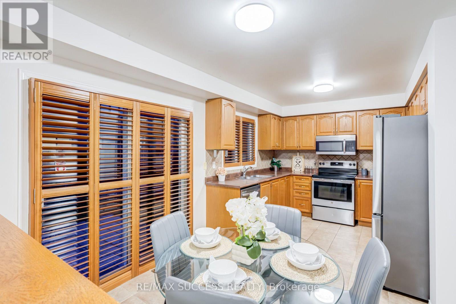 54 FERNCROFT PLACE - 11