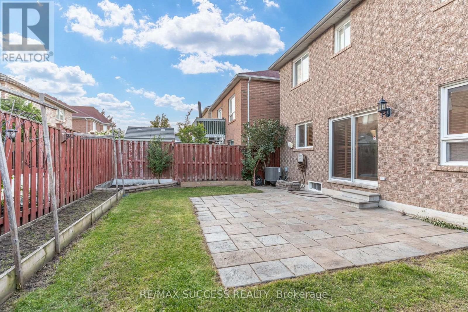 54 FERNCROFT PLACE - 47