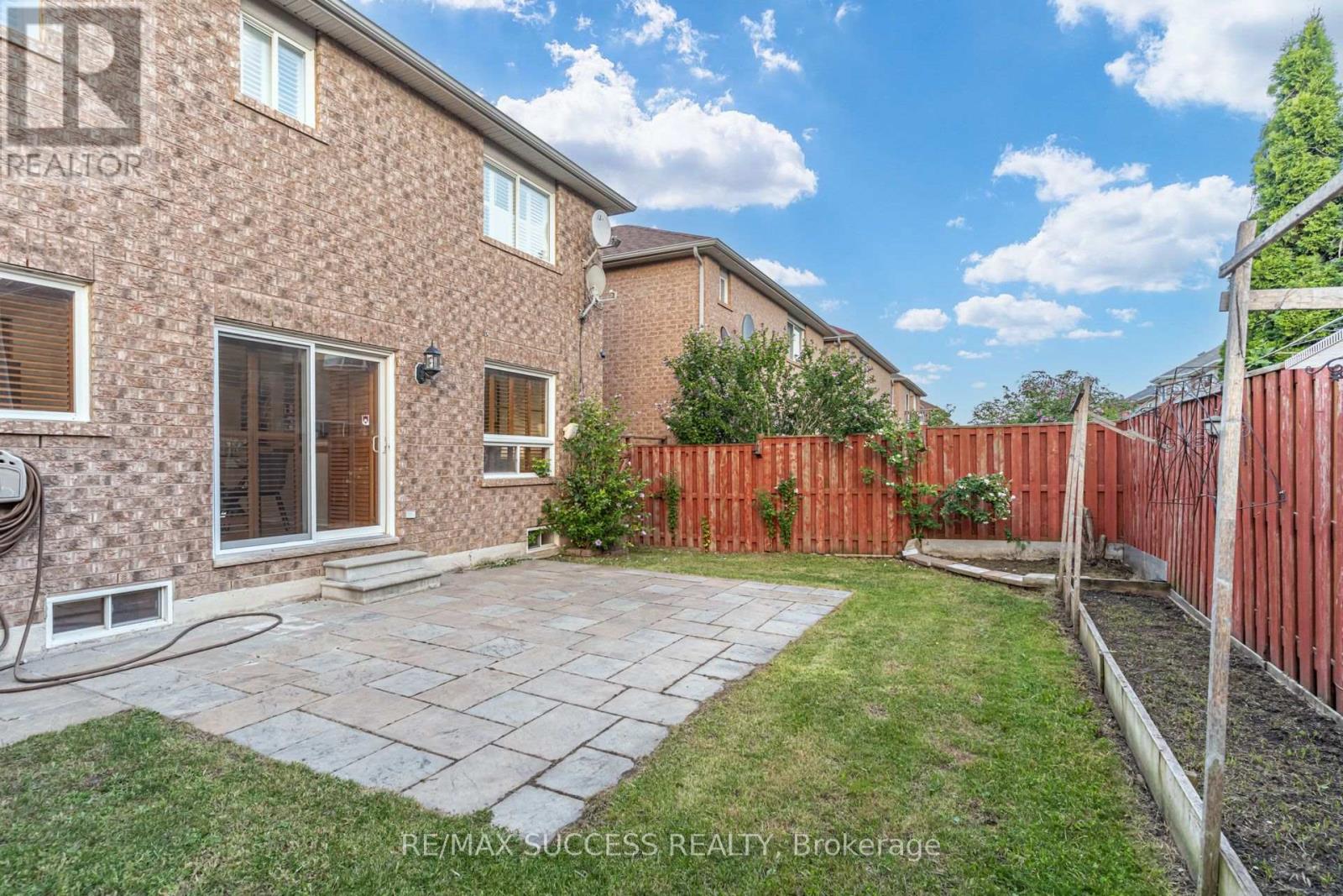 54 FERNCROFT PLACE - 48