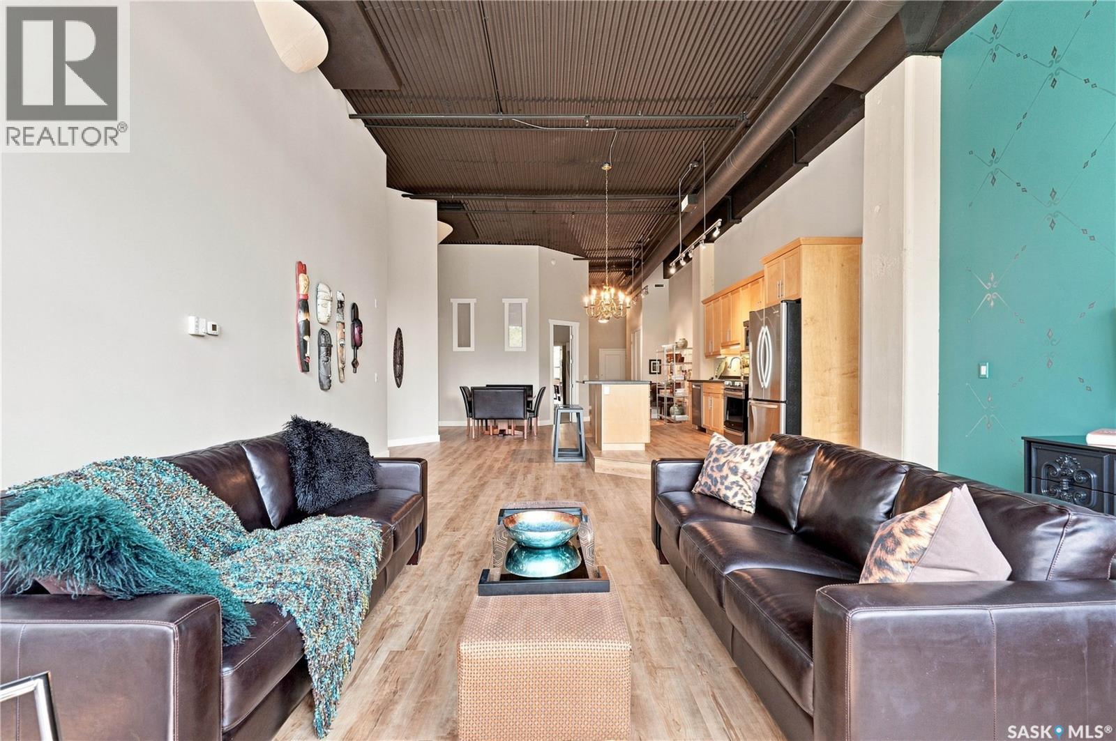 #204 211 D AVENUE N - 14