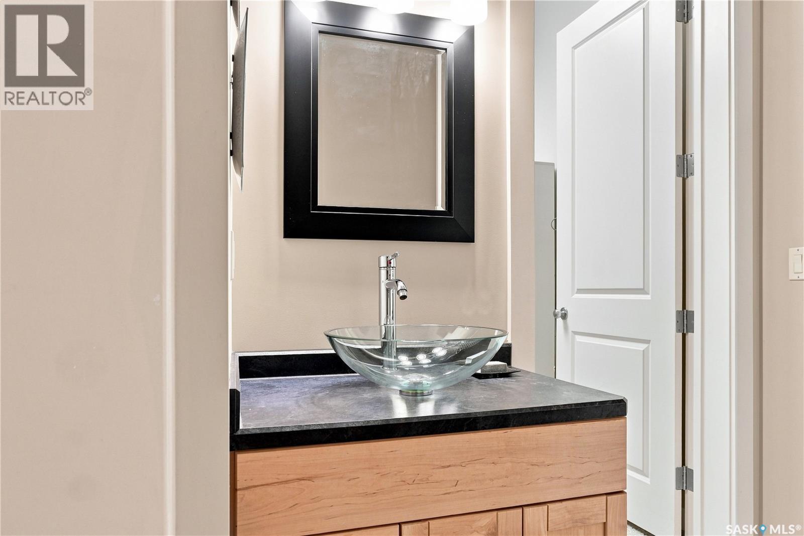 #204 211 D AVENUE N - Image 26