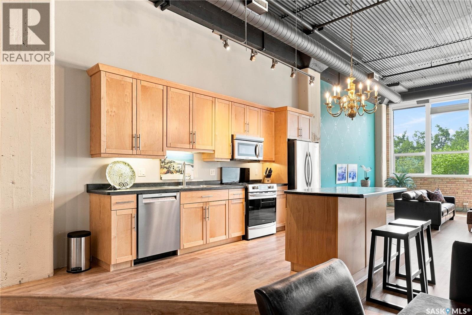 #204 211 D AVENUE N - Image 7