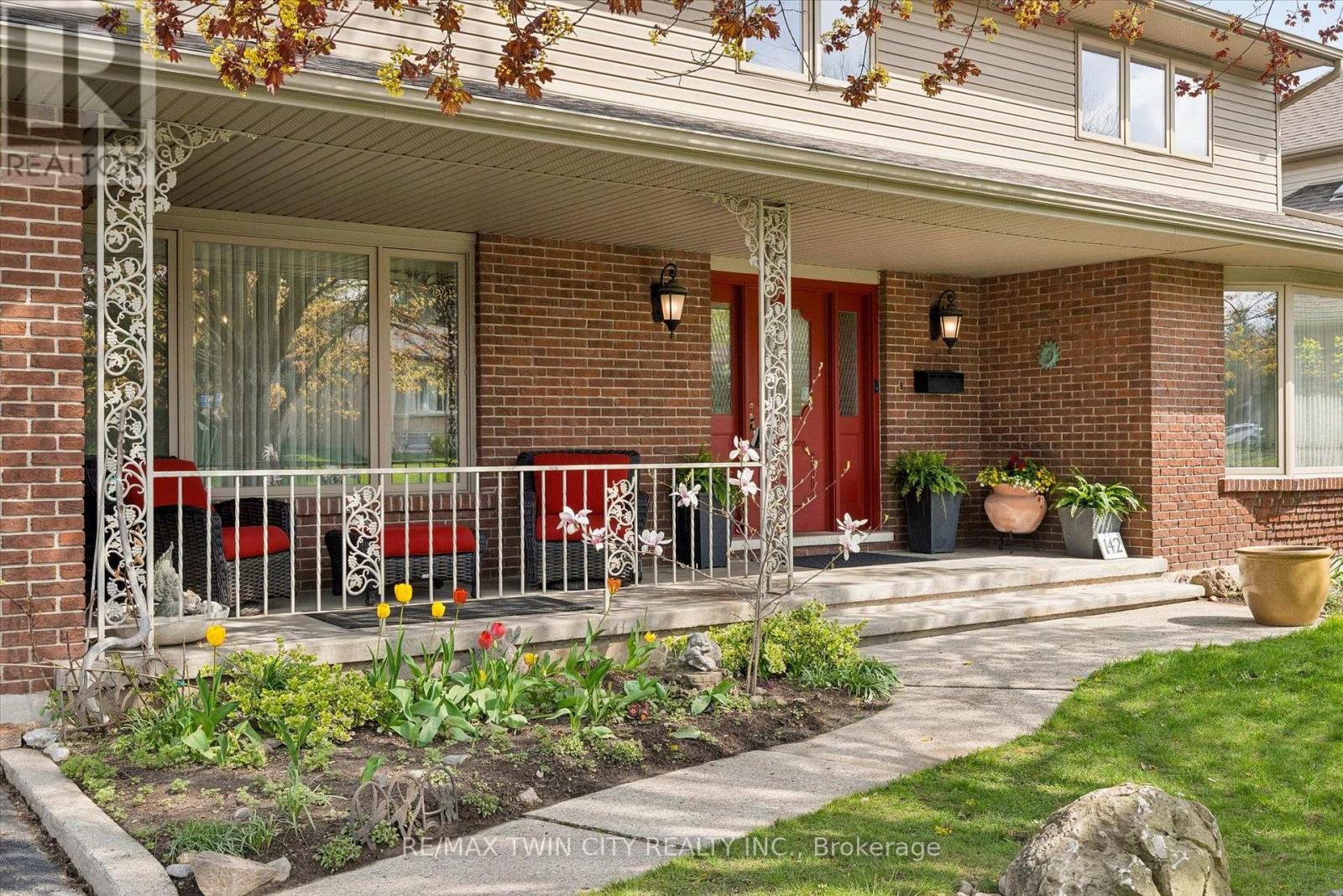 142 CARSON DRIVE — photo 3