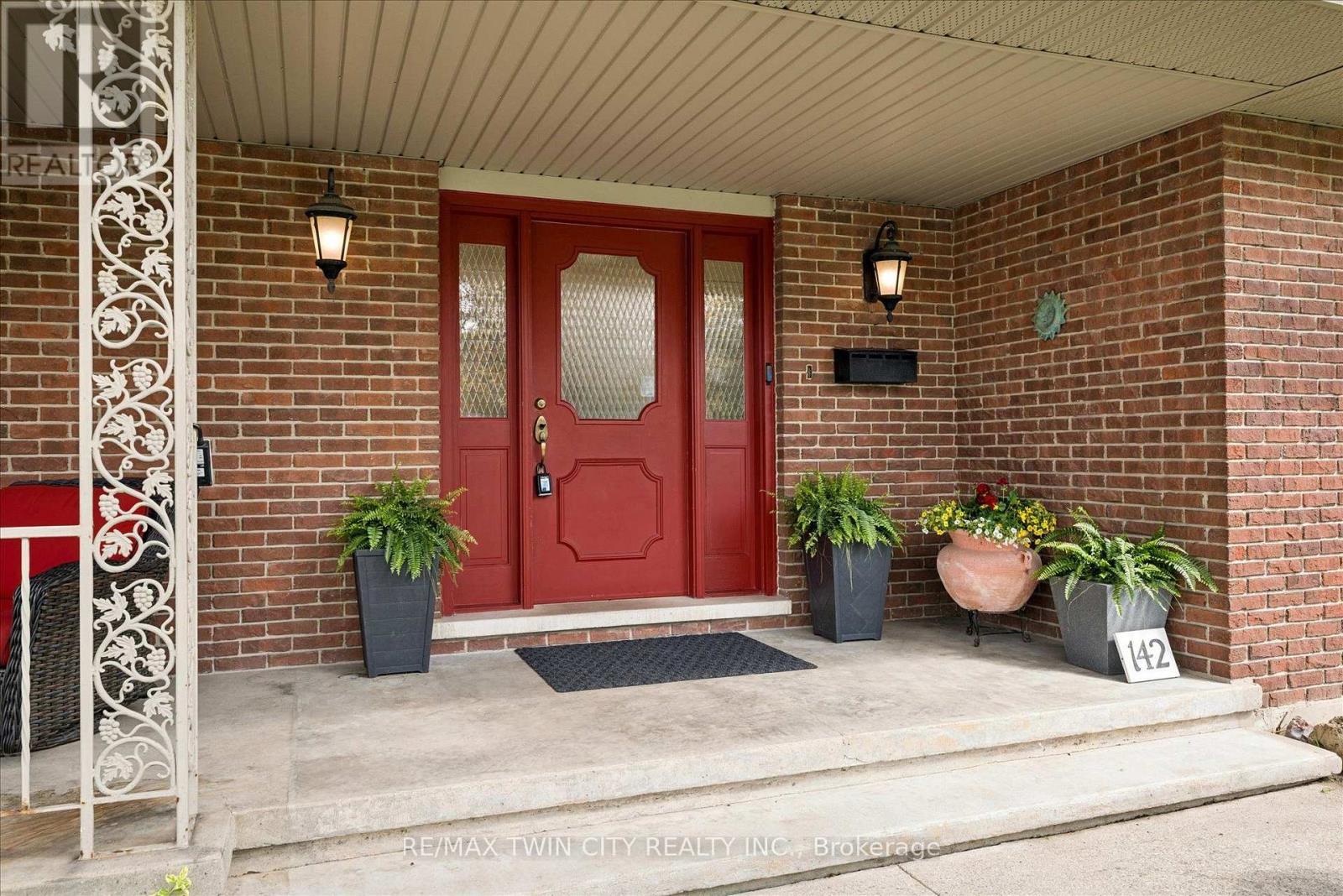 142 CARSON DRIVE - Image 4