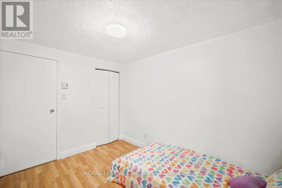 6 UPTON CRESCENT - 16