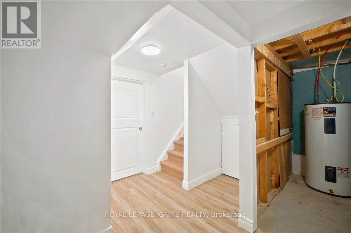 6 UPTON CRESCENT - Image 27