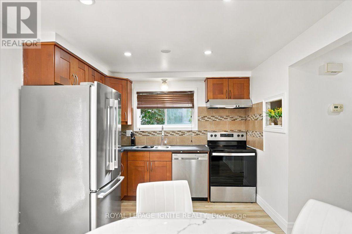 6 UPTON CRESCENT - 7