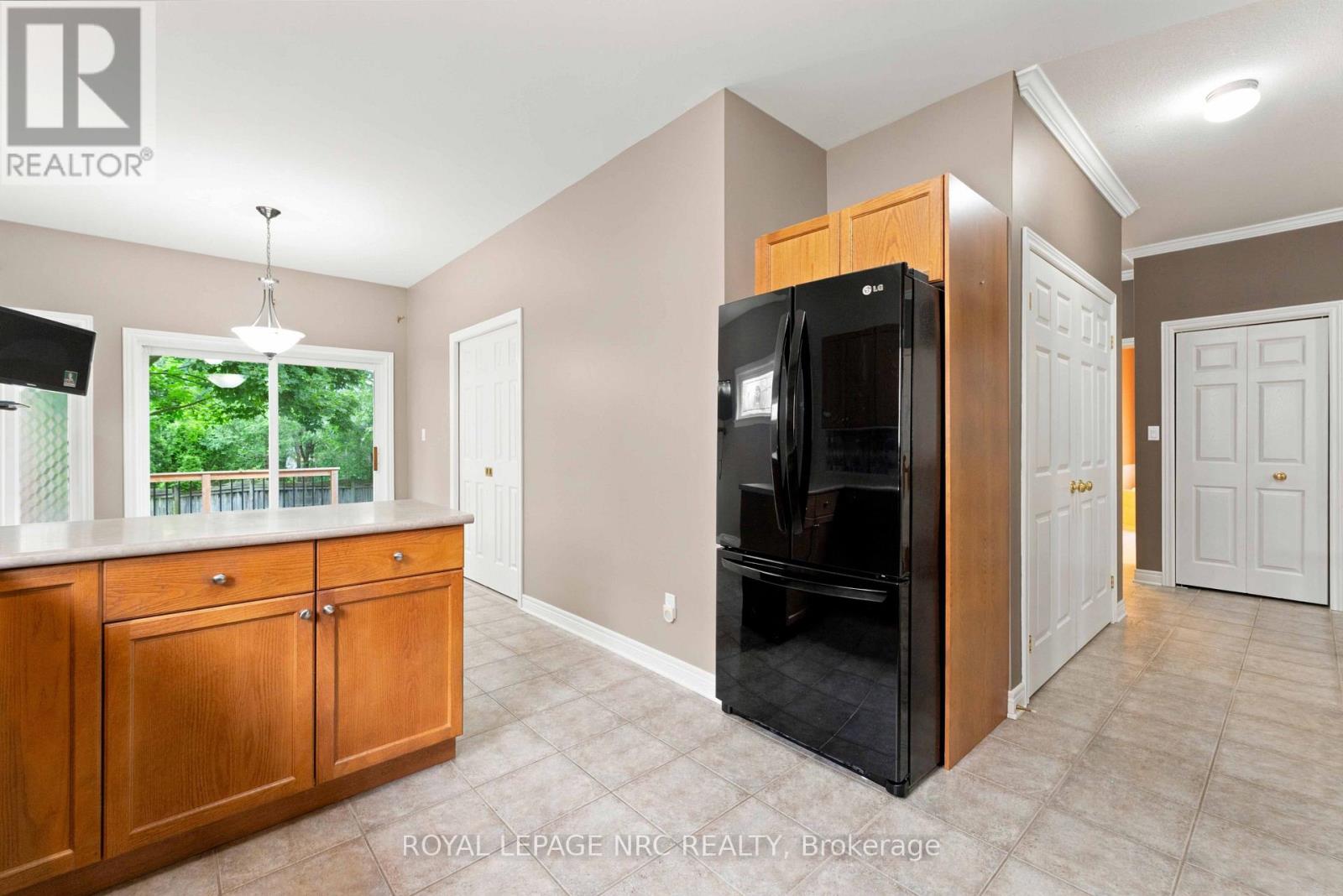 42 LORETTA DRIVE - 12