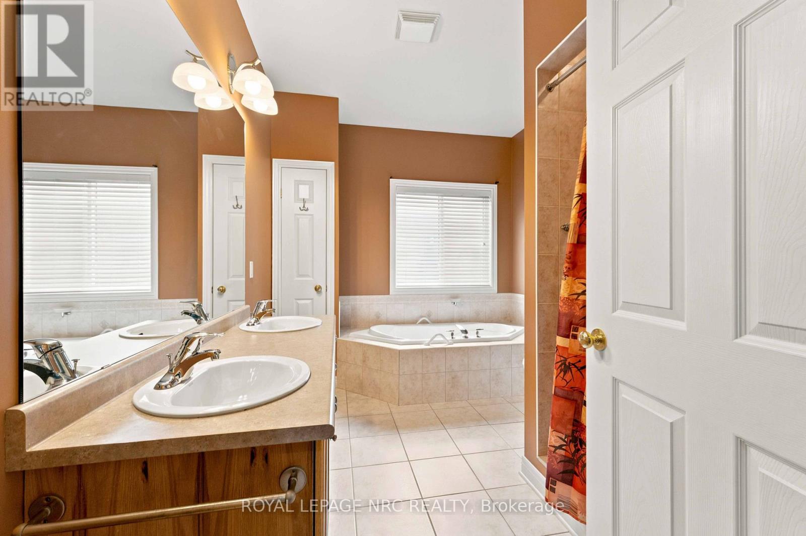 42 LORETTA DRIVE - 17
