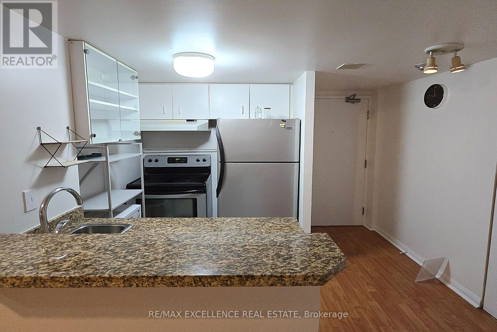 #809 25 GRENVILLE STREET - Image 5