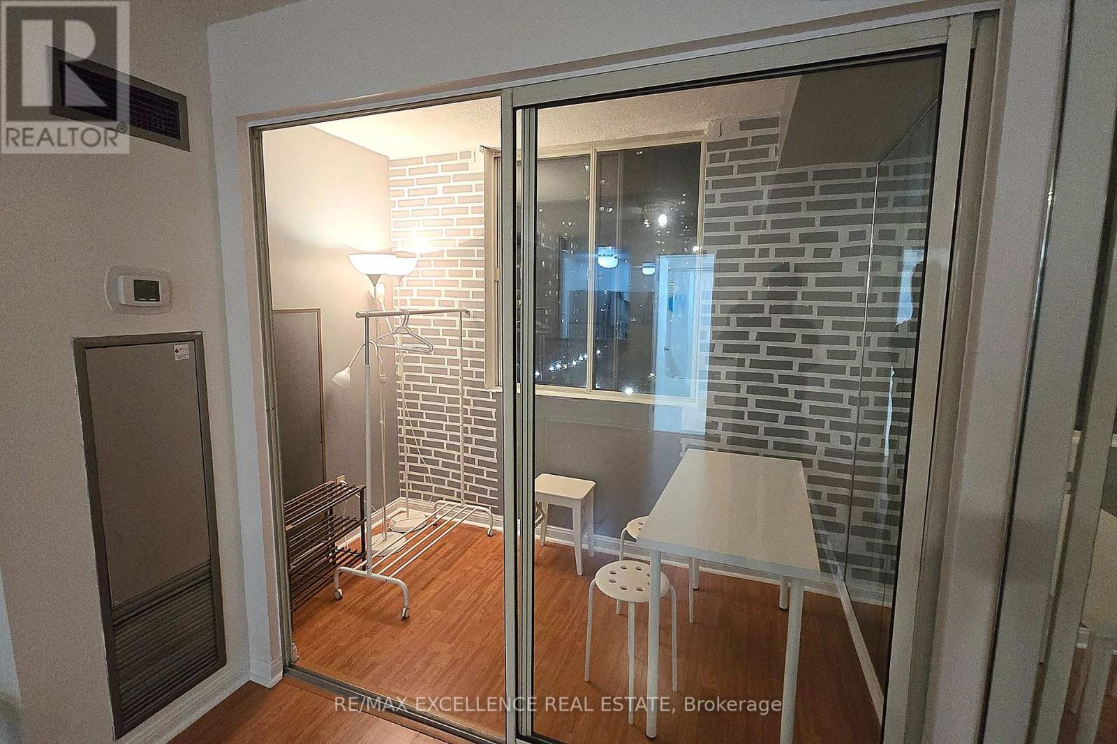 #809 25 GRENVILLE STREET - Image 8