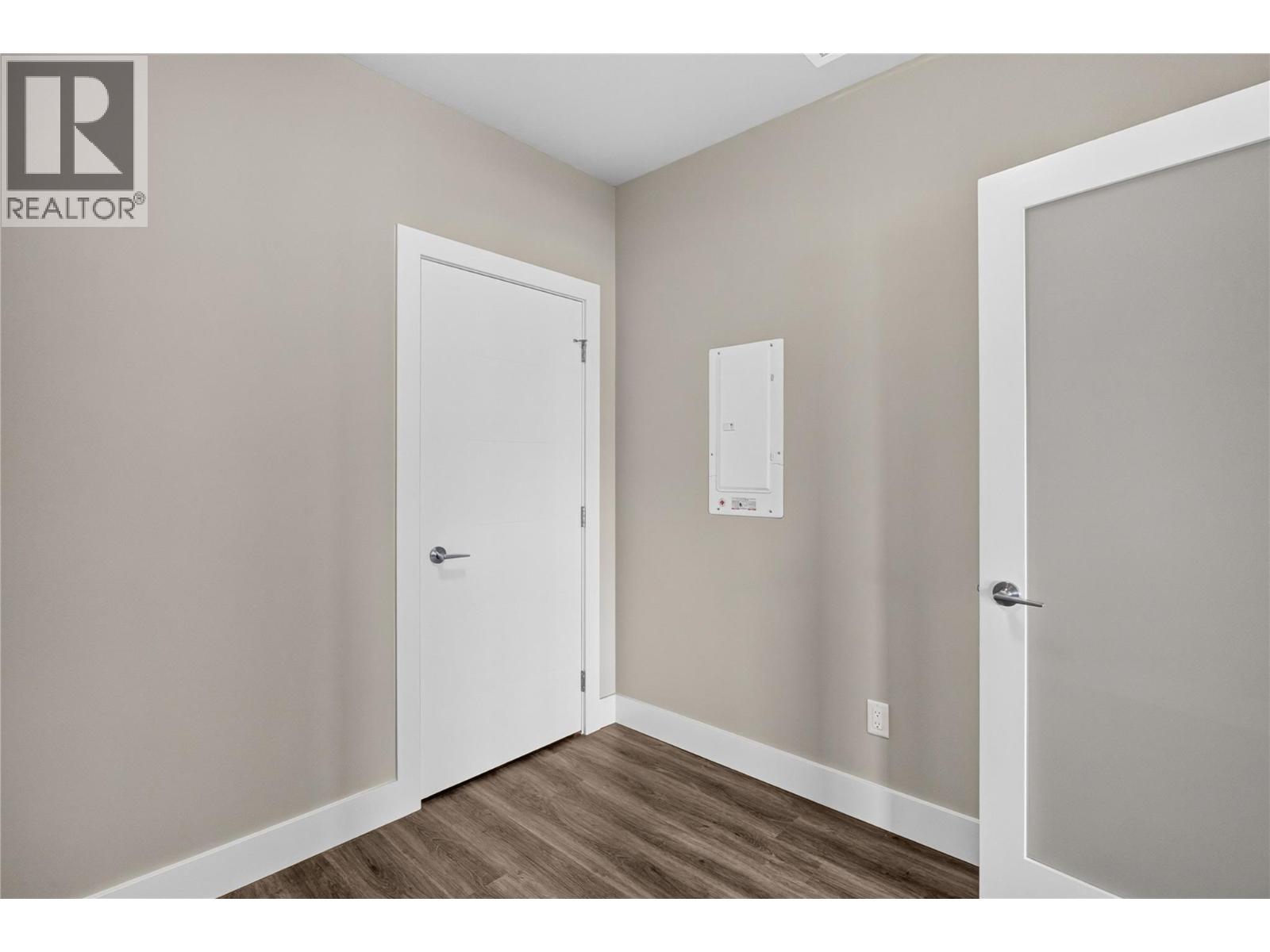 #422 400 Vista Park - 24
