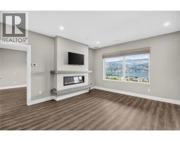 4pc Ensuite bath - 400 Vista Park Unit# 422, Penticton, BC V2A0B2 Photo 8