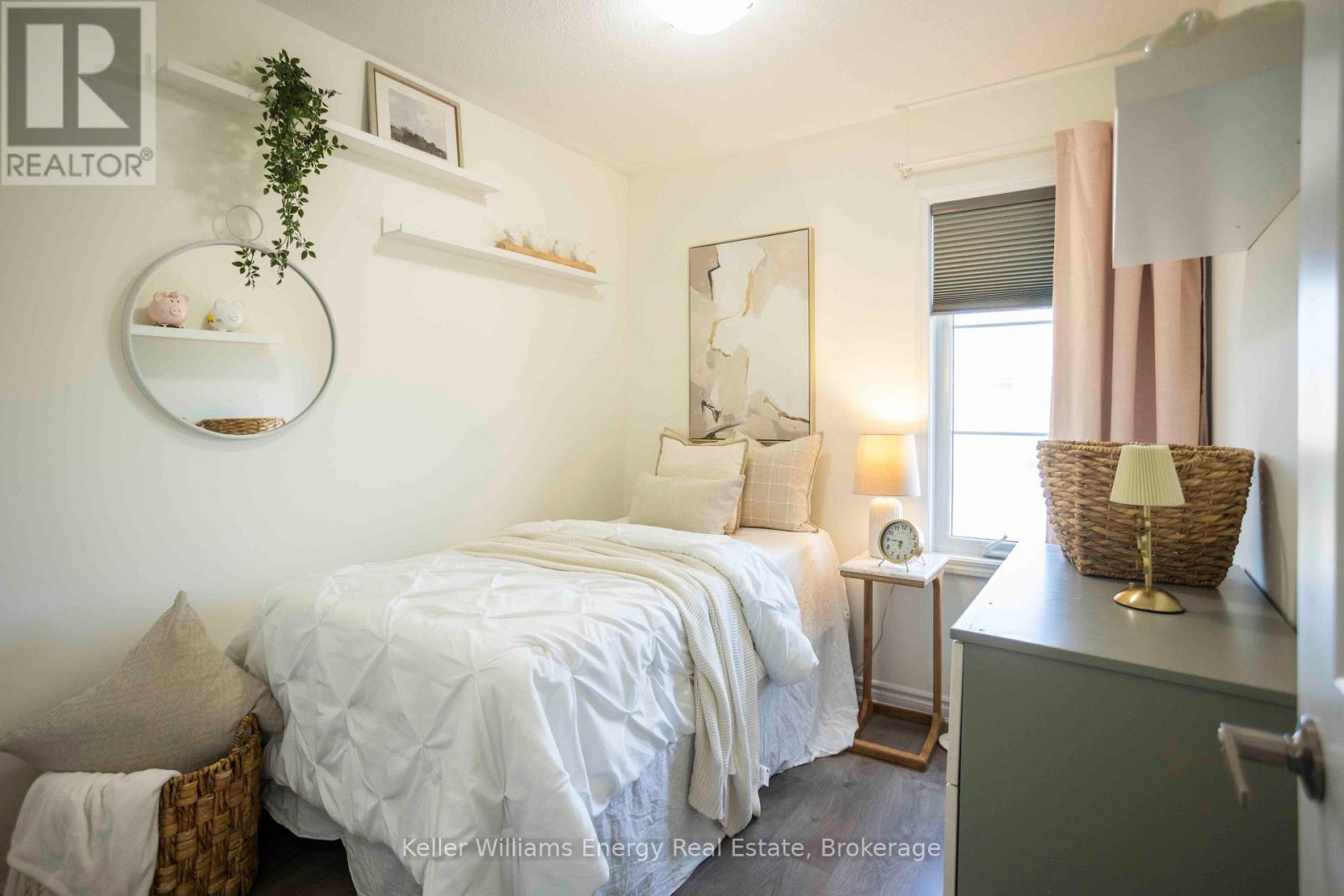 104 HOWE AVENUE - 23