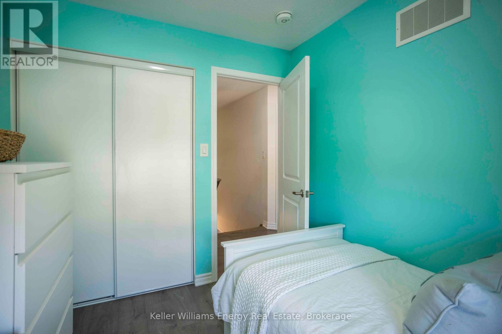 104 HOWE AVENUE - 26