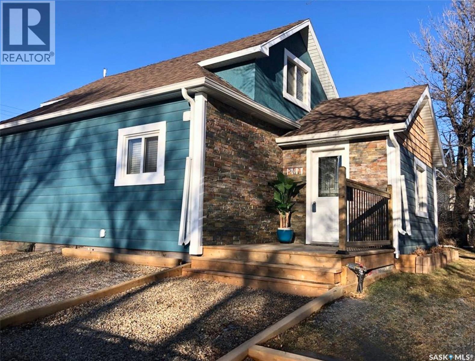 707 N Railway STREET E - 2