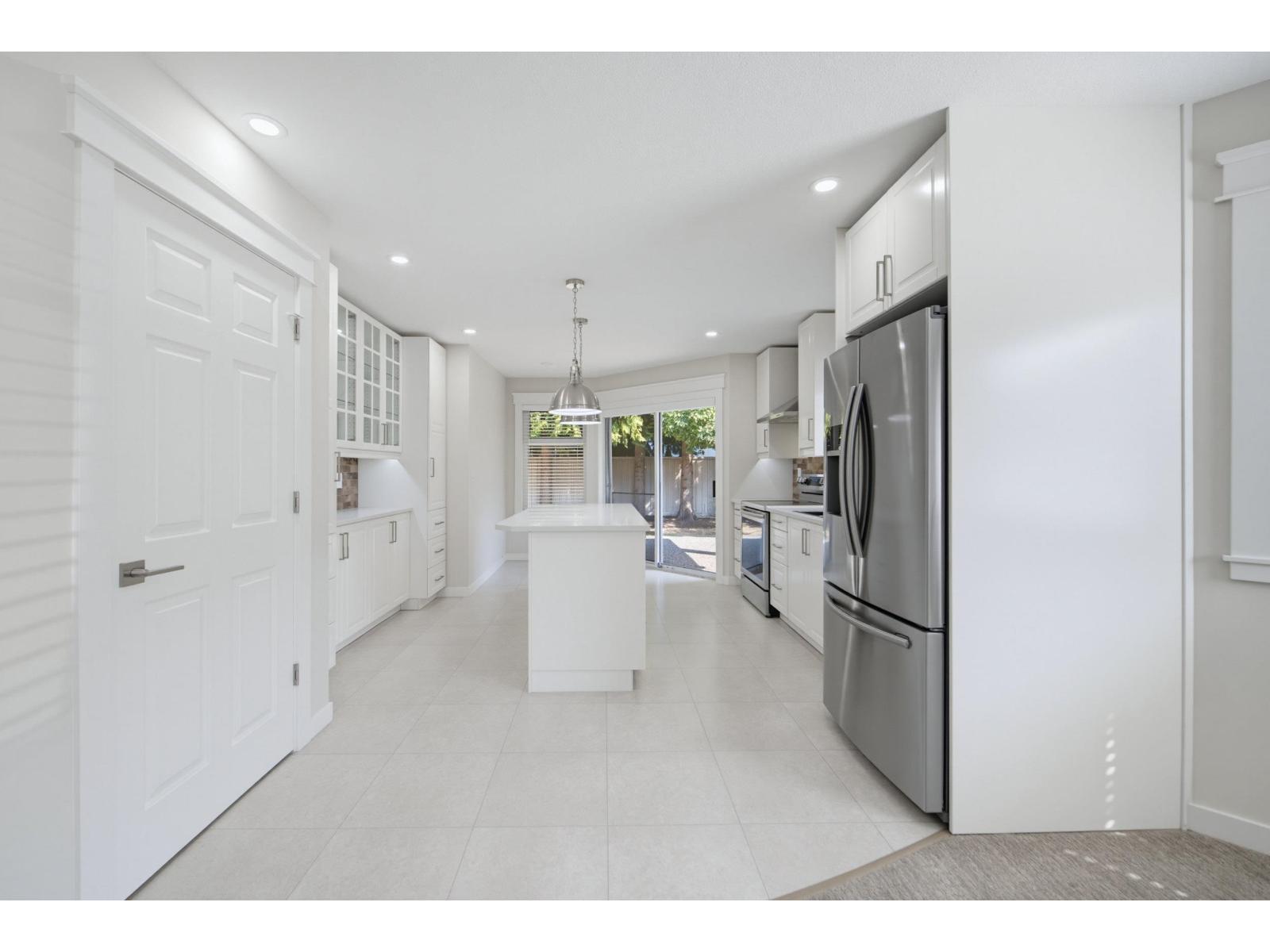 2 Bed, 2 Bath House for Sale in Langley – 8 5550 LANGLEY BYPASS – MLS# R3159378 - Image 9