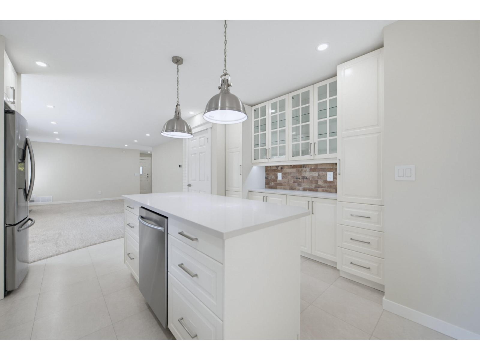 2 Bed, 2 Bath House for Sale in Langley – 8 5550 LANGLEY BYPASS – MLS# R3159378 - Image 14